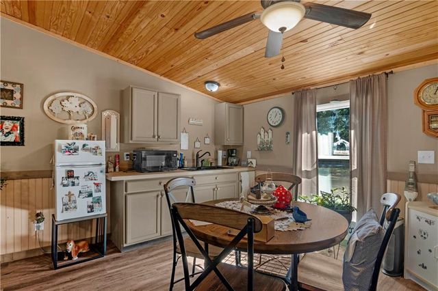 1264 Jones Way SE, Darien, GA 31305