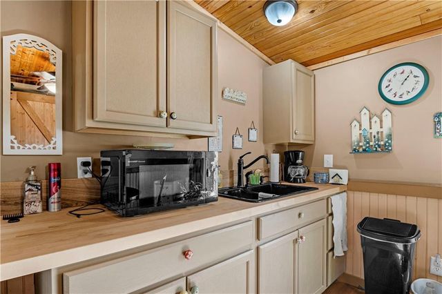 1264 Jones Way SE, Darien, GA 31305
