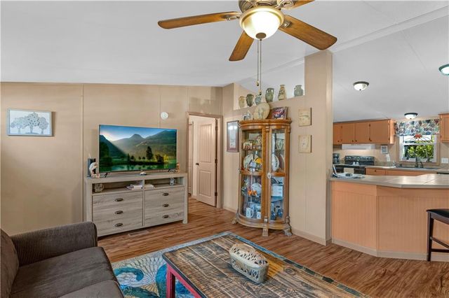 1264 Jones Way SE, Darien, GA 31305