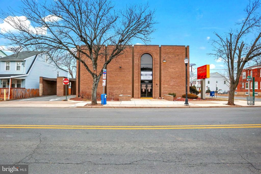 1300 HAMILTON AVE, TRENTON, NJ 08629 — exterior