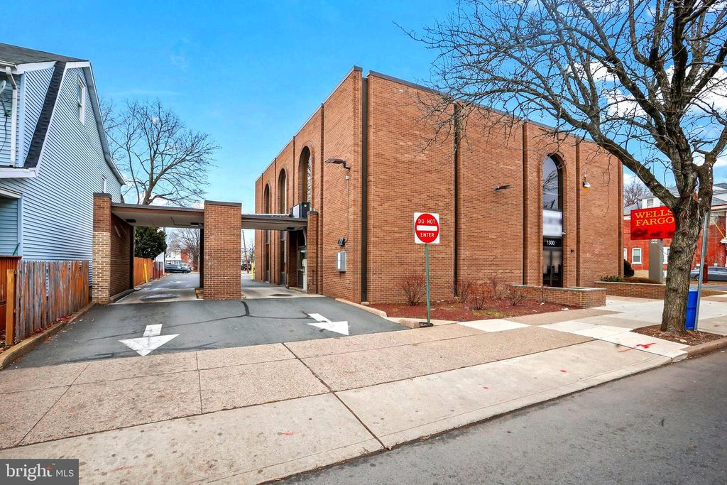1300 HAMILTON AVE, TRENTON, NJ 08629 — photo 4