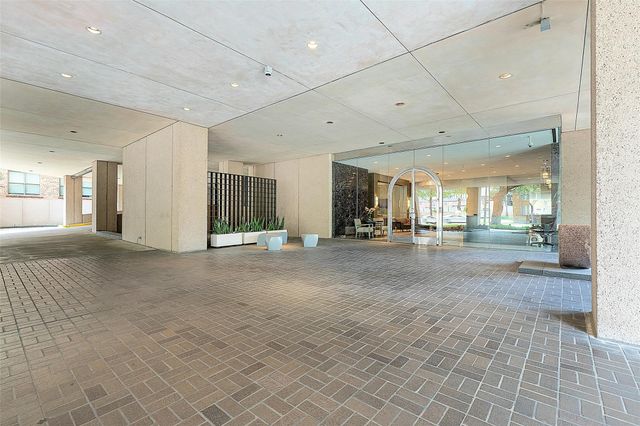 5000 Montrose Boulevard 16B, Houston, TX 77006