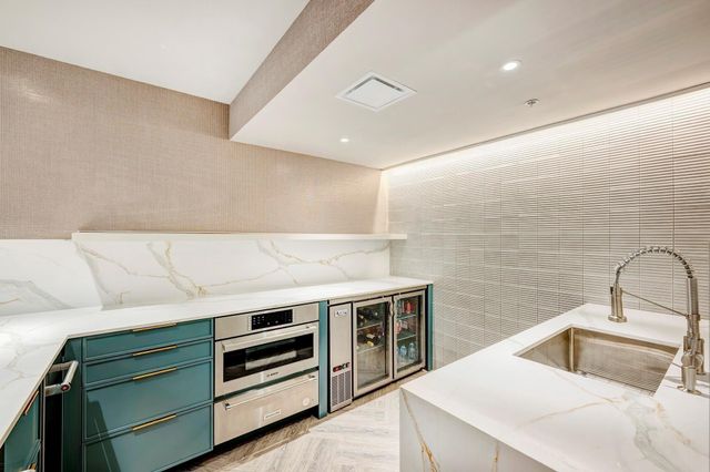 5000 Montrose Boulevard 16B, Houston, TX 77006