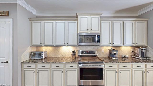 21 WEXFORD Circle, Thomasville, NC 27360