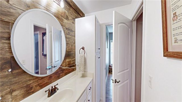 21 WEXFORD Circle, Thomasville, NC 27360