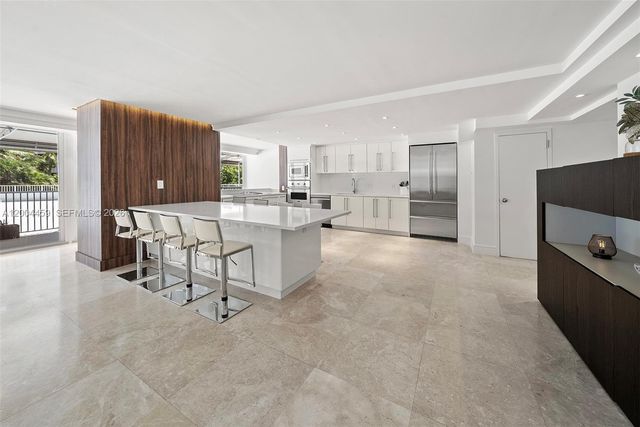 600 Grapetree Dr 3BS, Key Biscayne, FL 33149