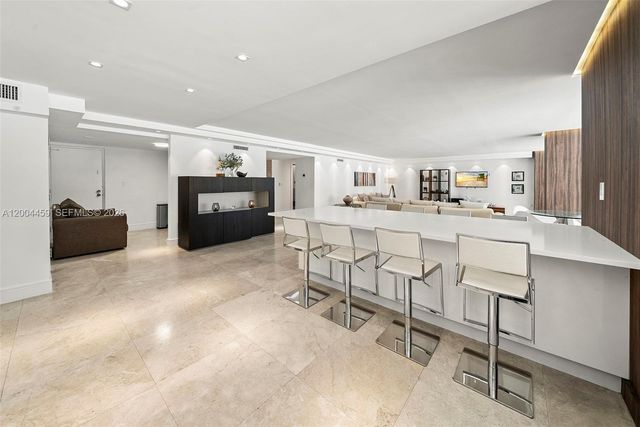 600 Grapetree Dr 3BS, Key Biscayne, FL 33149