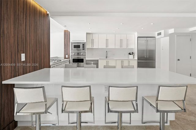 600 Grapetree Dr 3BS, Key Biscayne, FL 33149