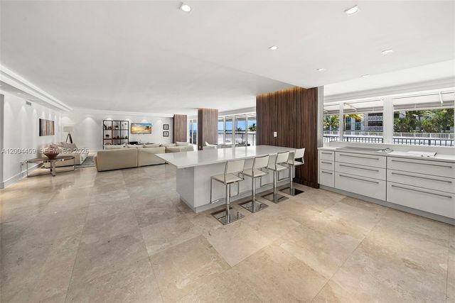 600 Grapetree Dr 3BS, Key Biscayne, FL 33149