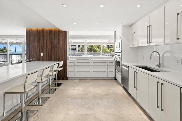 600 Grapetree Dr 3BS, Key Biscayne, FL 33149
