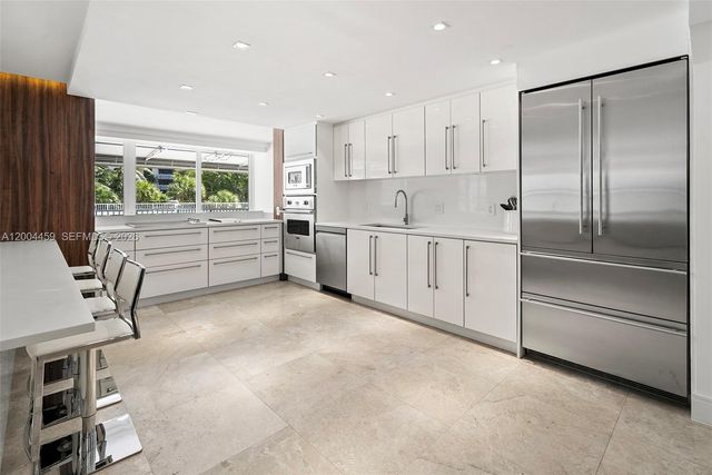 600 Grapetree Dr 3BS, Key Biscayne, FL 33149