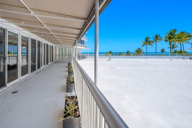 600 Grapetree Dr 3BS, Key Biscayne, FL 33149