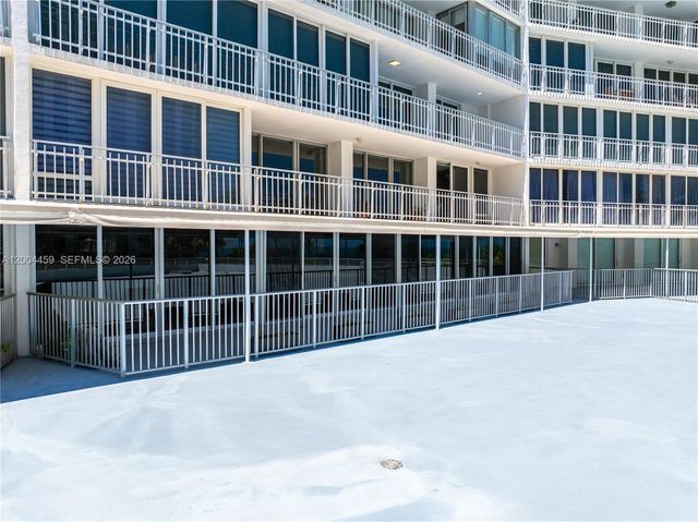 600 Grapetree Dr 3BS, Key Biscayne, FL 33149