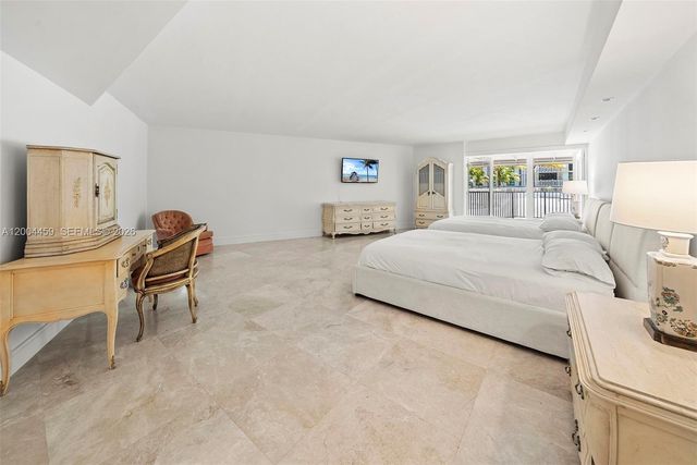 600 Grapetree Dr 3BS, Key Biscayne, FL 33149