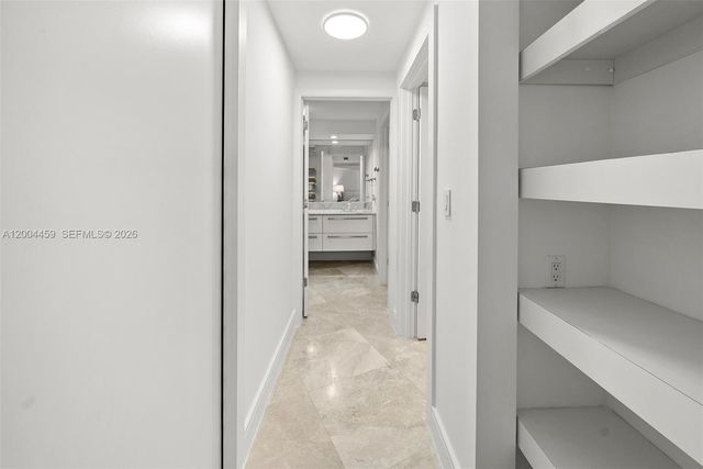 600 Grapetree Dr 3BS, Key Biscayne, FL 33149