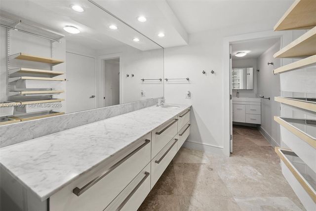600 Grapetree Dr 3BS, Key Biscayne, FL 33149