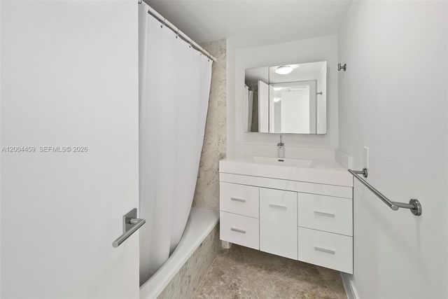 600 Grapetree Dr 3BS, Key Biscayne, FL 33149