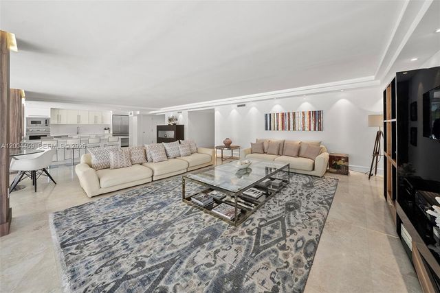600 Grapetree Dr 3BS, Key Biscayne, FL 33149