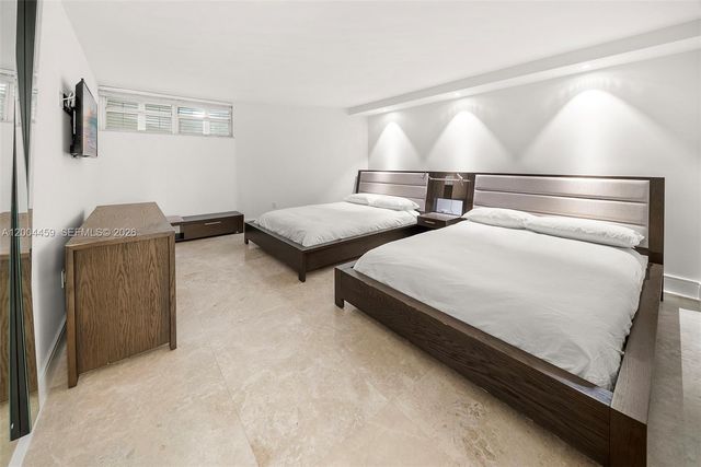 600 Grapetree Dr 3BS, Key Biscayne, FL 33149