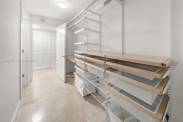 600 Grapetree Dr 3BS, Key Biscayne, FL 33149