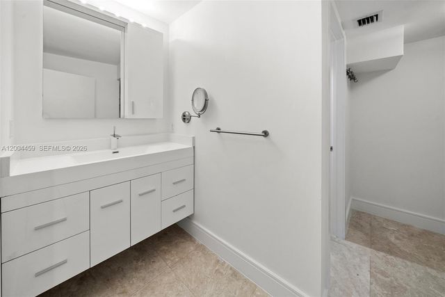 600 Grapetree Dr 3BS, Key Biscayne, FL 33149