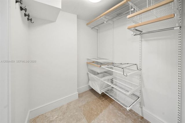 600 Grapetree Dr 3BS, Key Biscayne, FL 33149