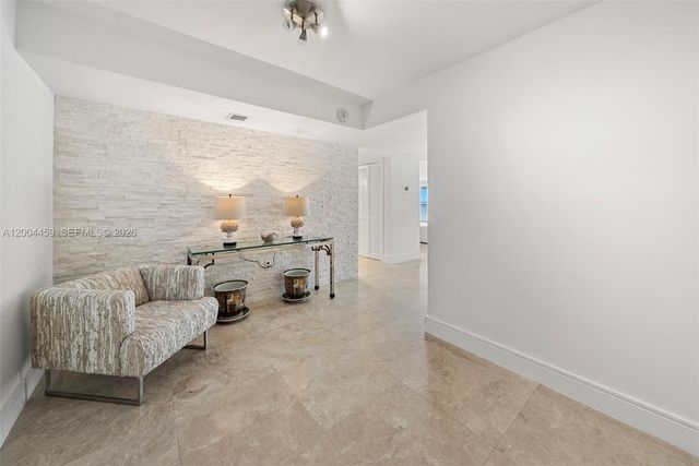 600 Grapetree Dr 3BS, Key Biscayne, FL 33149