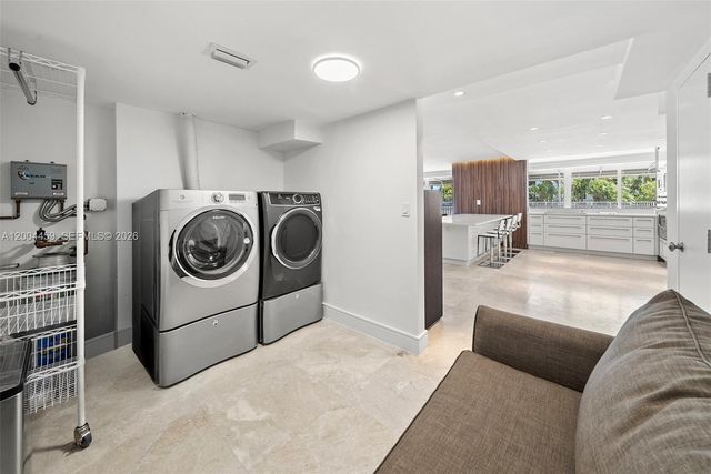 600 Grapetree Dr 3BS, Key Biscayne, FL 33149