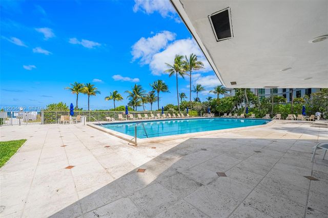 600 Grapetree Dr 3BS, Key Biscayne, FL 33149