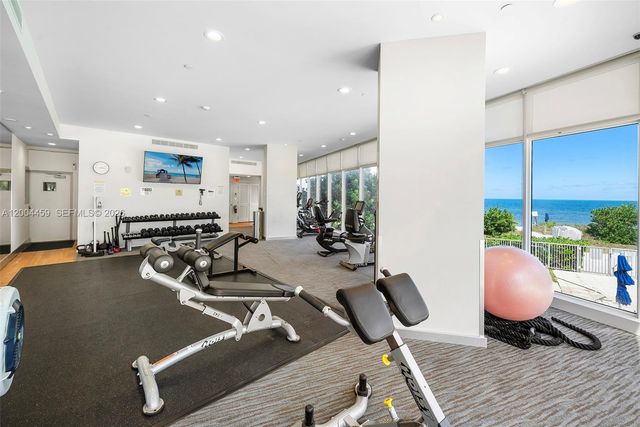 600 Grapetree Dr 3BS, Key Biscayne, FL 33149