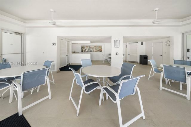 600 Grapetree Dr 3BS, Key Biscayne, FL 33149