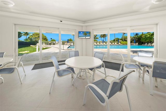 600 Grapetree Dr 3BS, Key Biscayne, FL 33149