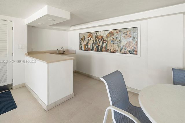 600 Grapetree Dr 3BS, Key Biscayne, FL 33149