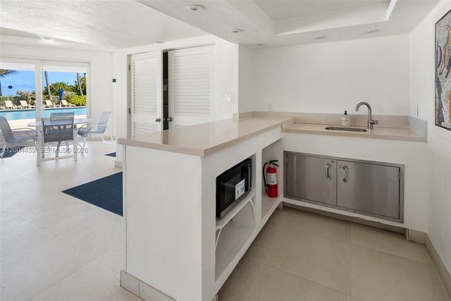 600 Grapetree Dr 3BS, Key Biscayne, FL 33149