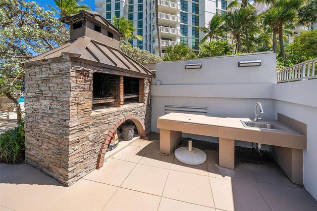 600 Grapetree Dr 3BS, Key Biscayne, FL 33149