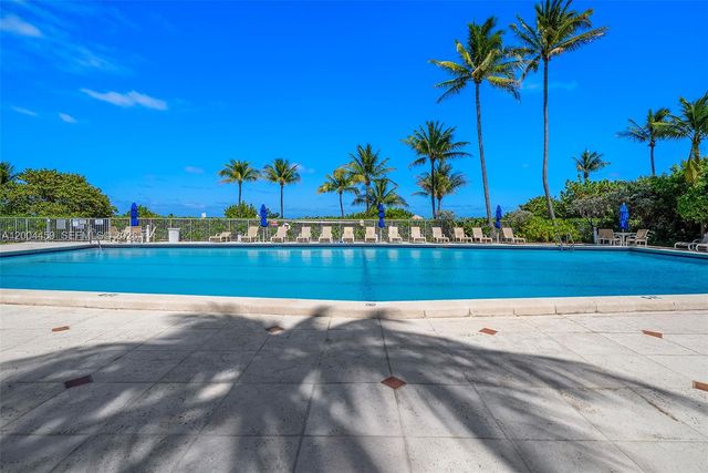 600 Grapetree Dr 3BS, Key Biscayne, FL 33149