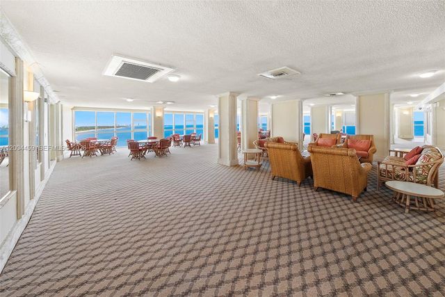 600 Grapetree Dr 3BS, Key Biscayne, FL 33149