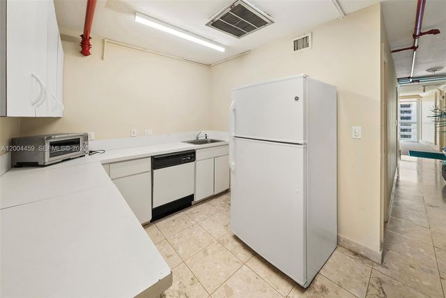 600 Grapetree Dr 3BS, Key Biscayne, FL 33149