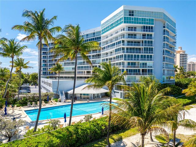 600 Grapetree Dr 3BS, Key Biscayne, FL 33149