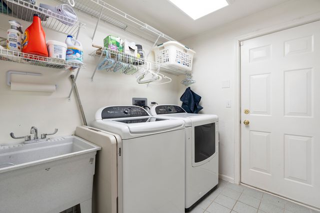853 W Roscoe Street 1, Chicago, IL 60657