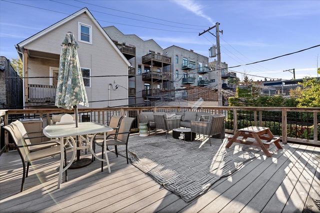 853 W Roscoe Street 1, Chicago, IL 60657
