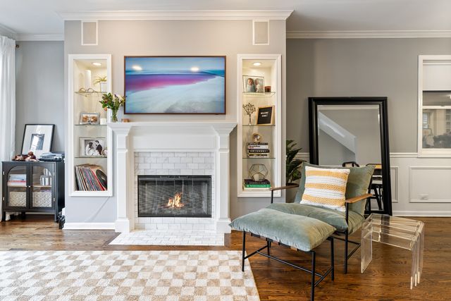 853 W Roscoe Street 1, Chicago, IL 60657