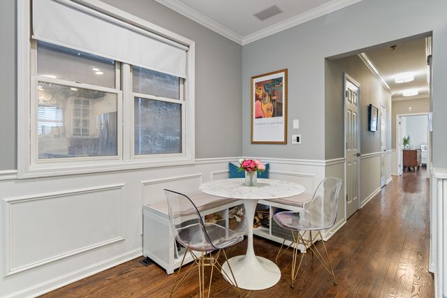 853 W Roscoe Street 1, Chicago, IL 60657