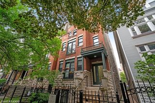 853 W Roscoe Street 1, Chicago, IL 60657