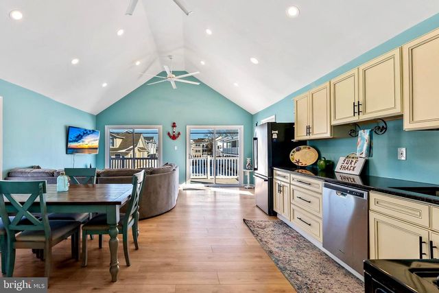 536 W MAPLE AVE, Wildwood, NJ 08260