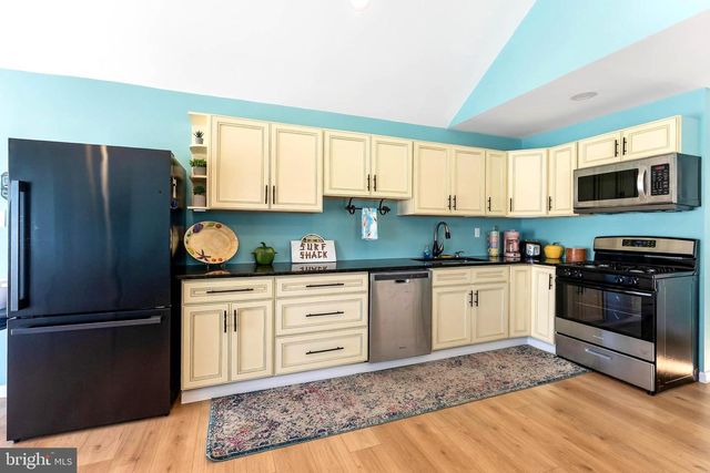 536 W MAPLE AVE, Wildwood, NJ 08260