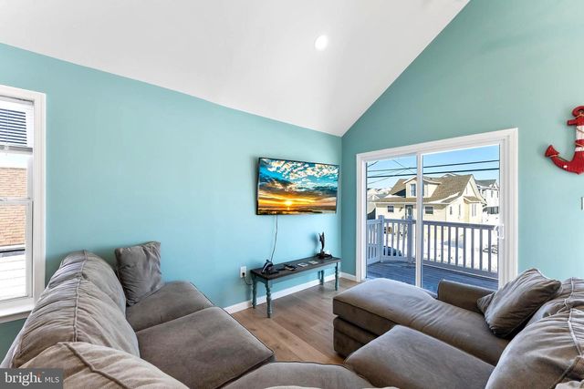 536 W MAPLE AVE, Wildwood, NJ 08260