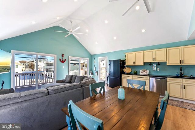 536 W MAPLE AVE, Wildwood, NJ 08260