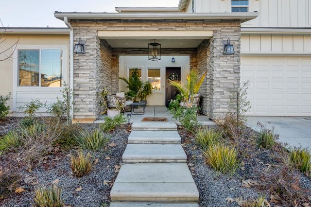 1042 Beaver Pond Loop, Madera, CA 93636