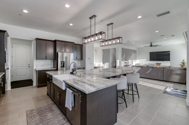 1042 Beaver Pond Loop, Madera, CA 93636